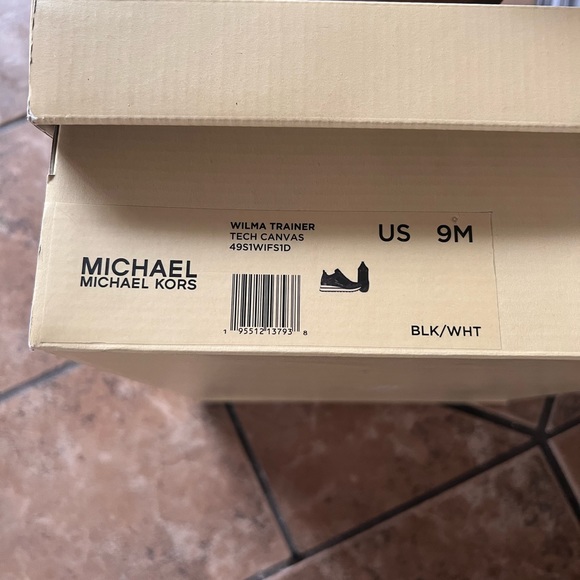 Michael Michael Kors Black/Silver Wilma Logo Trainer NEVER WORN - Picture 3 of 11